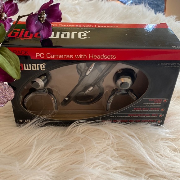 GIGA WARE 2/pack cameras with headsets - Picture 2 of 12
